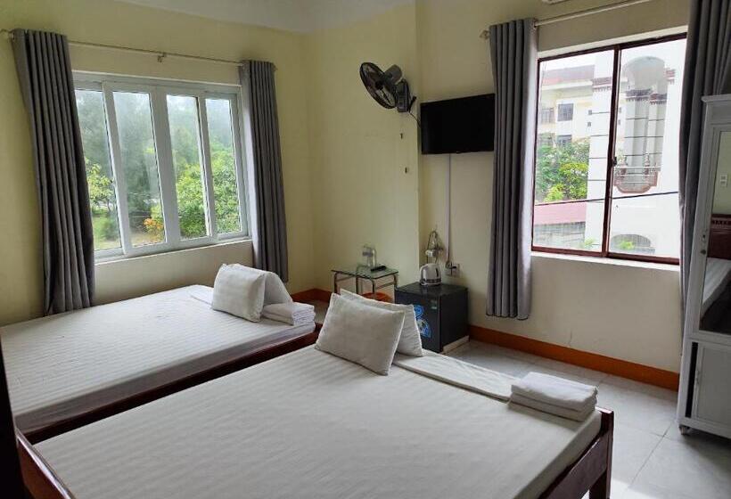 Family Room Side Sea View, View Nhat Le Beach