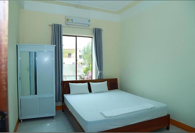 Deluxe Room Side Sea View, View Nhat Le Beach