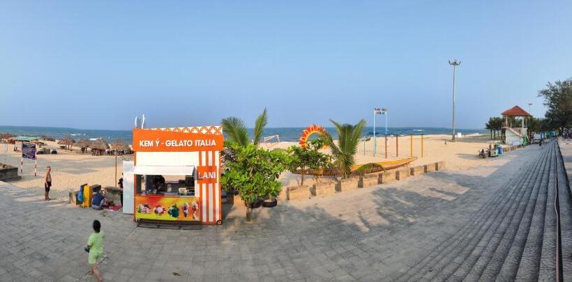 Deluxe Triple Room Sea View, View Nhat Le Beach
