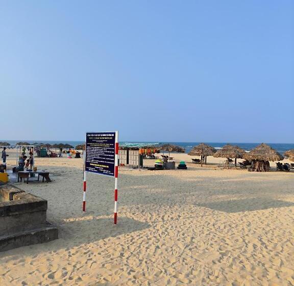 Deluxe Triple Room Sea View, View Nhat Le Beach