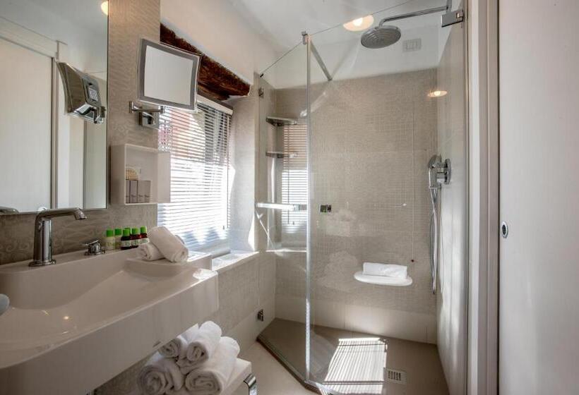 اتاق سوپریور, Uve Rooms & Wine Bar