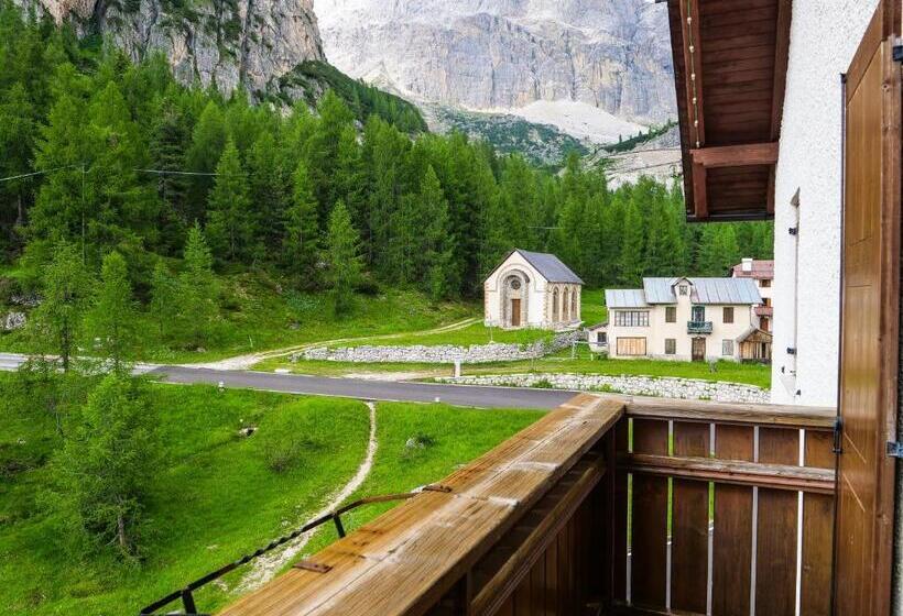 اتاق کلاسیک سه تخته, Al Sasso Di Stria