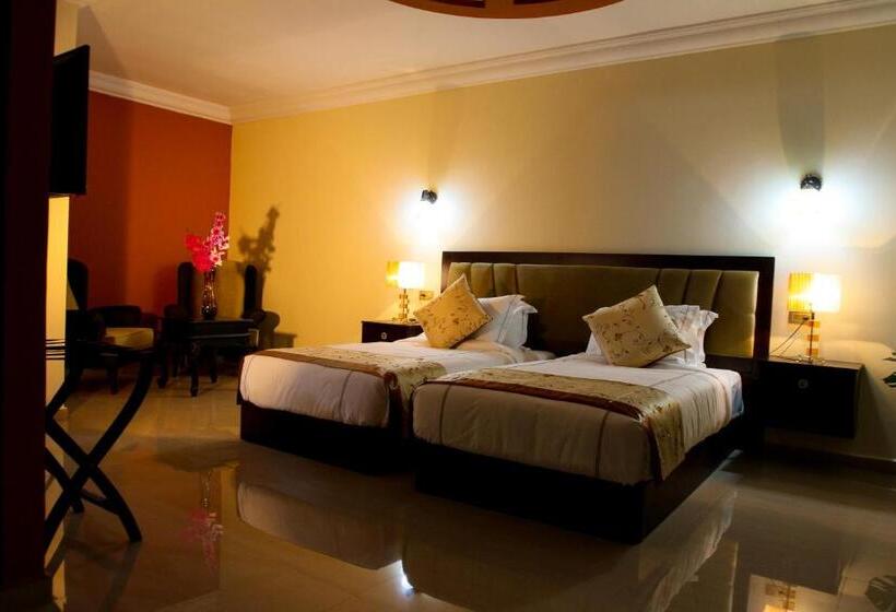 Superior Room, Queen Plaza