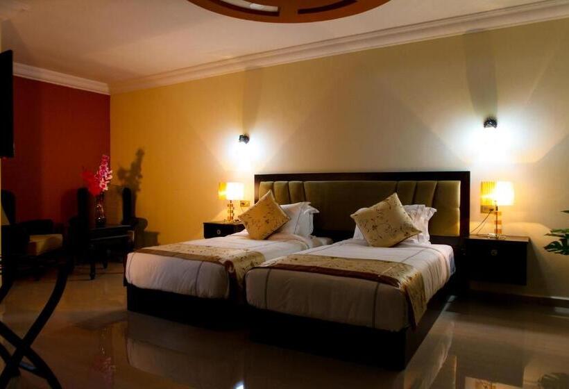 اتاق لوکس, Queen Plaza