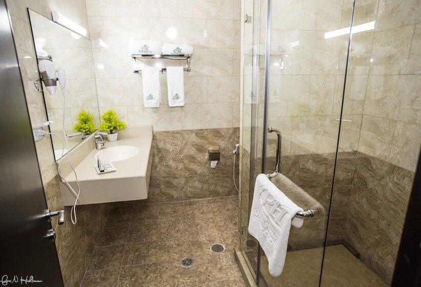 Standard Room, Queen Plaza
