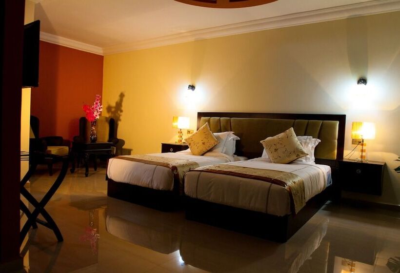 Standard Room, Queen Plaza