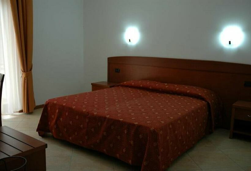 اتاق استاندارد سه نفره, Real Asturias