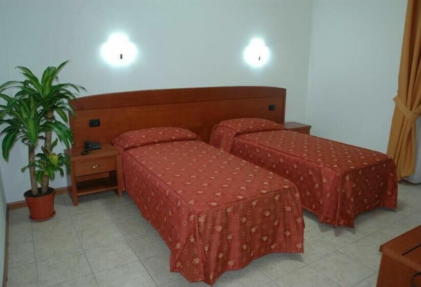 اتاق استاندارد سه نفره, Real Asturias