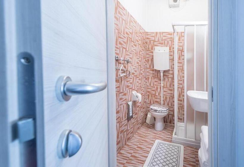 Quarto Triplo Estandar, Rubino