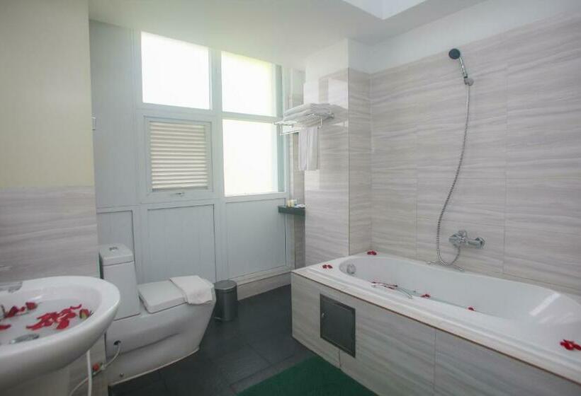 Superior Room, Grace Treasure