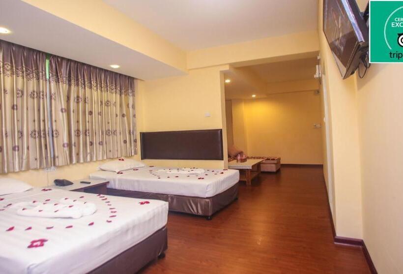 Deluxe Room, Grace Treasure