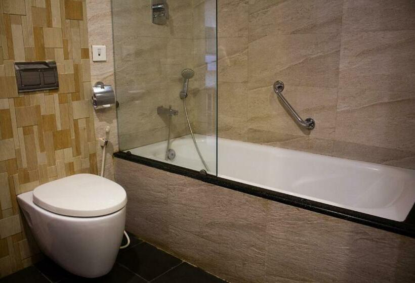 اتاق لوکس با چشم‌انداز, Rupakot Resort