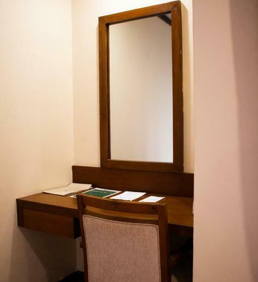 اتاق لوکس با چشم‌انداز, Rupakot Resort