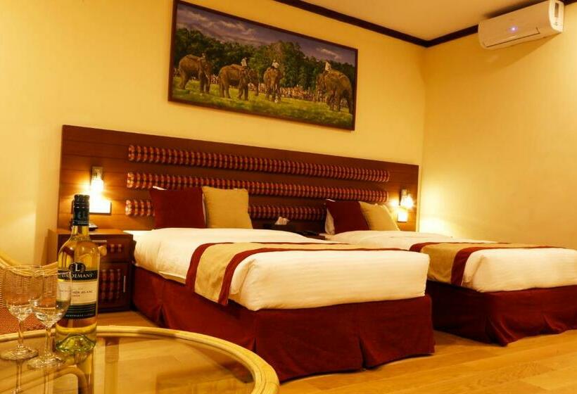 اتاق لوکس با چشم‌انداز, Rupakot Resort