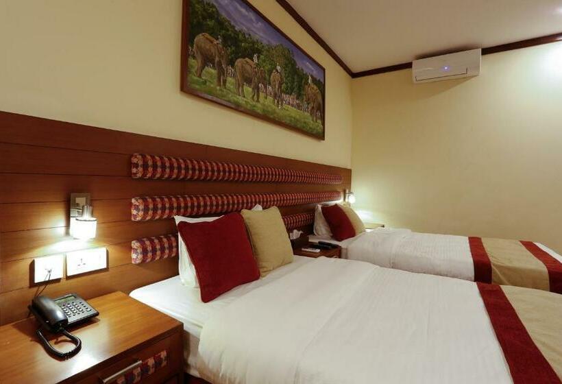 اتاق لوکس با چشم‌انداز, Rupakot Resort