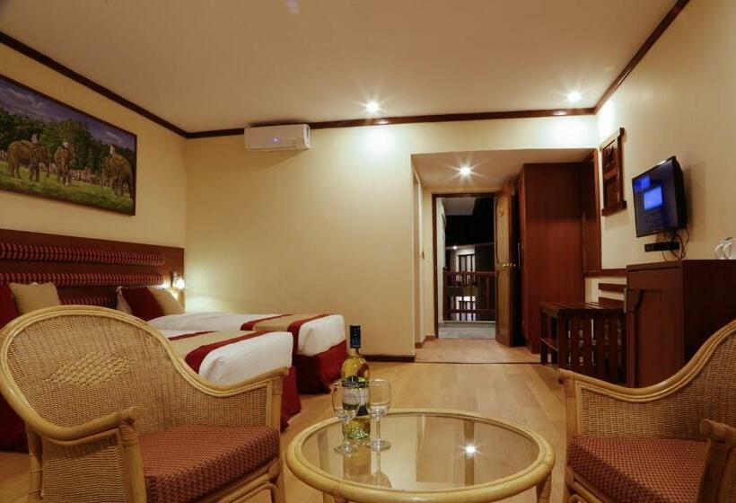 اتاق لوکس با چشم‌انداز, Rupakot Resort