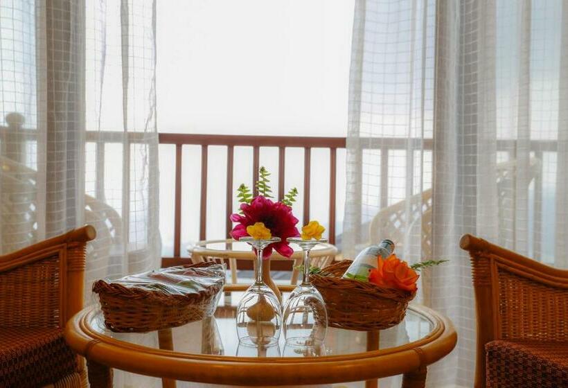 اتاق لوکس با چشم‌انداز, Rupakot Resort