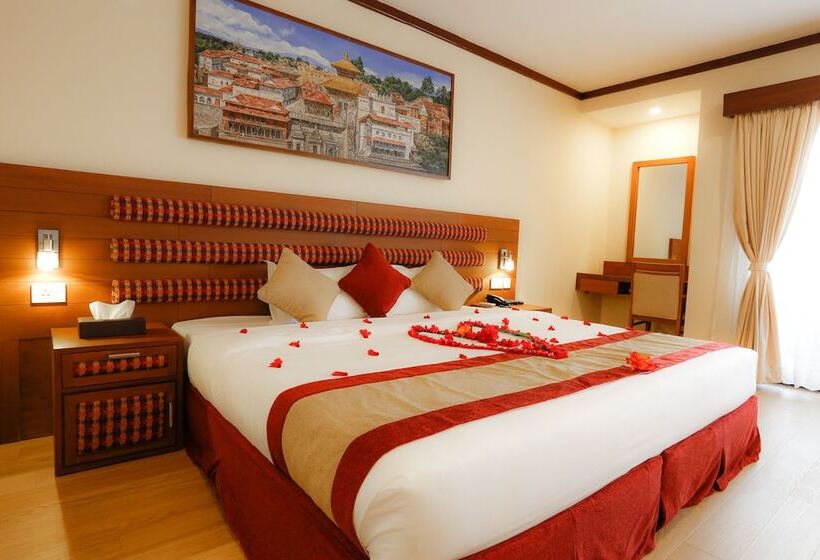 اتاق لوکس با چشم‌انداز, Rupakot Resort