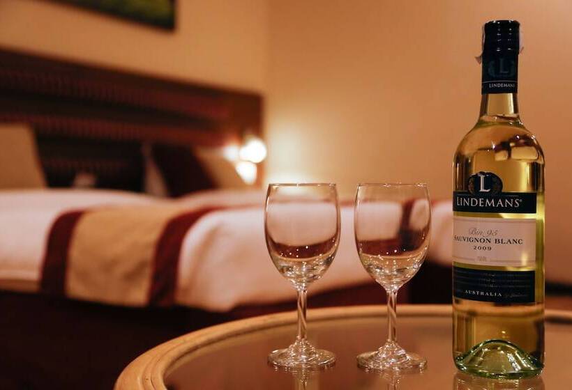 اتاق لوکس با چشم‌انداز, Rupakot Resort