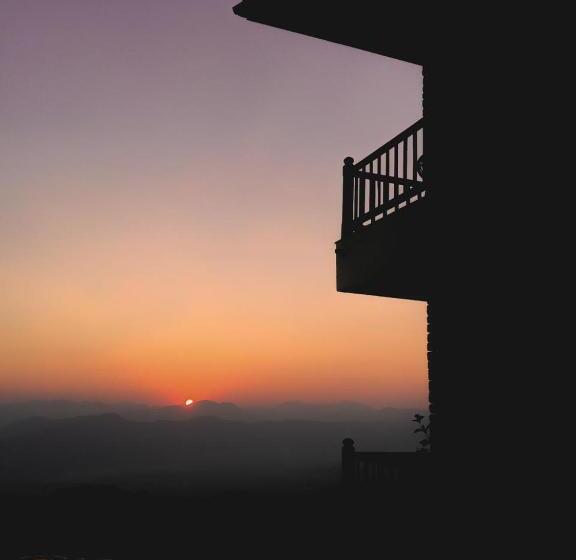اتاق استاندارد با چشم‌انداز, Rupakot Resort