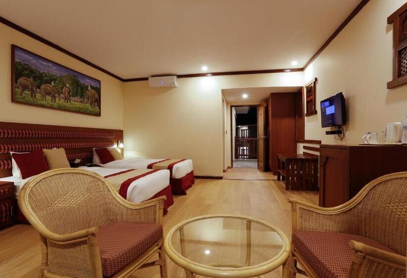 اتاق لوکس با چشم‌انداز دریاچه, Rupakot Resort