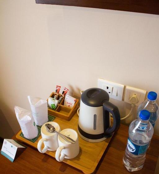 اتاق لوکس با چشم‌انداز دریاچه, Rupakot Resort
