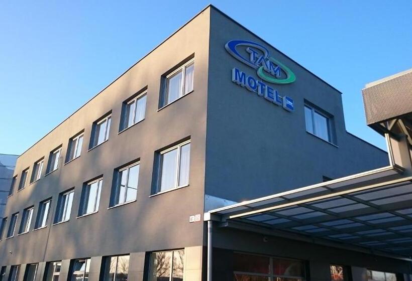 标准单人间, Tam Autohof Malacky