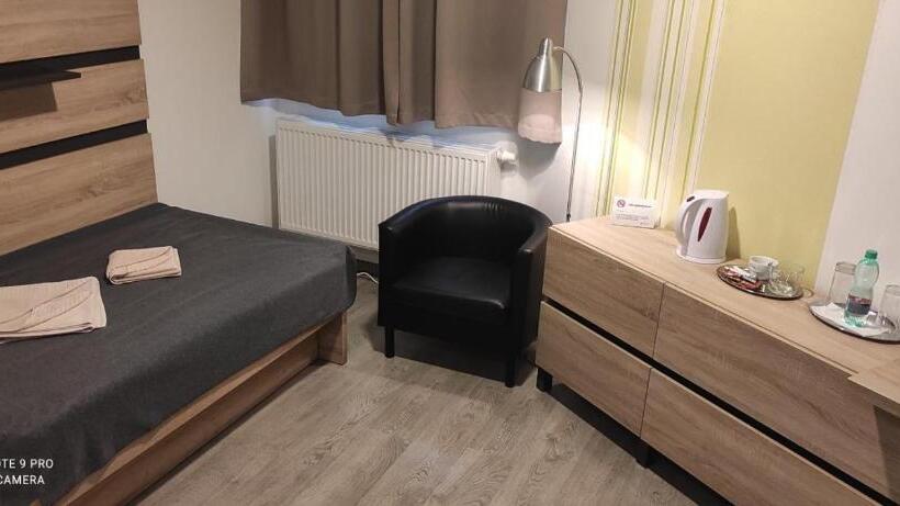 豪华单人间, Tam Autohof Malacky