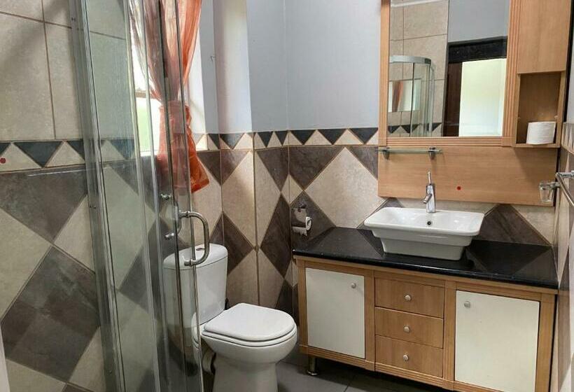 Стандартный Номер Кровать Кинг, Africa Footprints Guest House