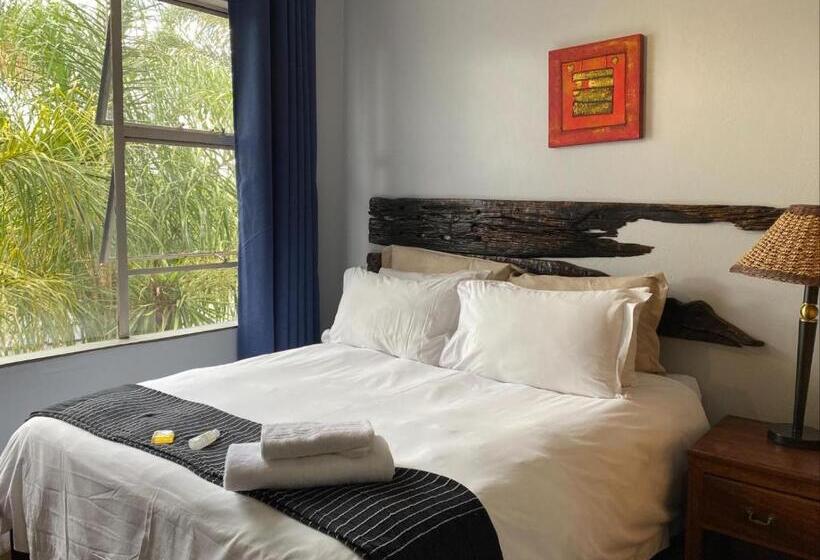 Номер Стандарт, Africa Footprints Guest House