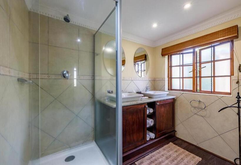 Семейный Номер, Country Lane Lodge