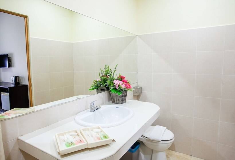 اتاق سوپریور, Rj Hotel Kulai