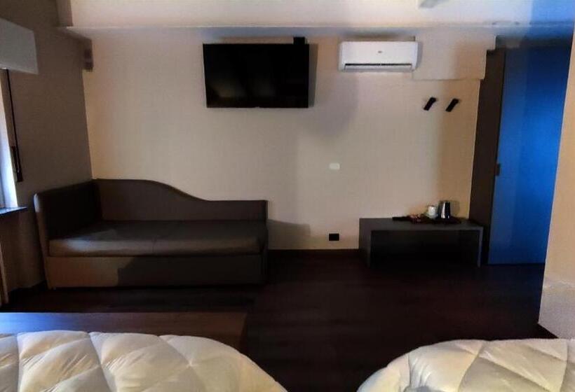Номер Deluxe, Emiliana