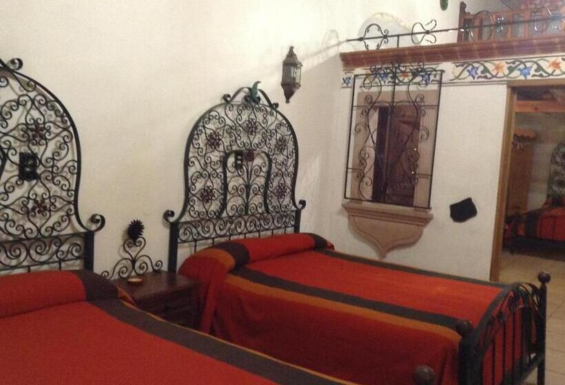 Camera Familiare, Los Escudos