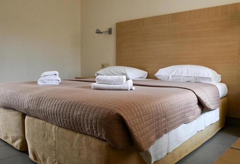 Студио Стандарт Вид на Бассейн, Creteco Hotel & Suites