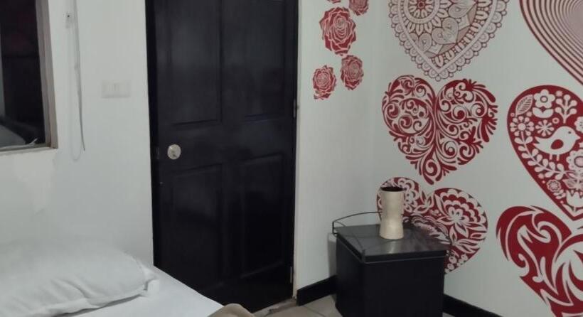 اتاق استاندارد سه نفره, Hostal Loco Coco Loco