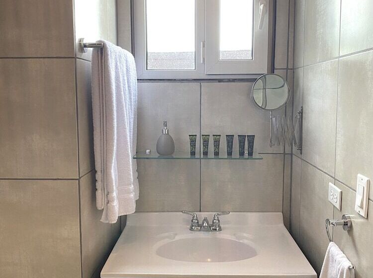 חדר דלוקס לשלושה, Magnolia Inn