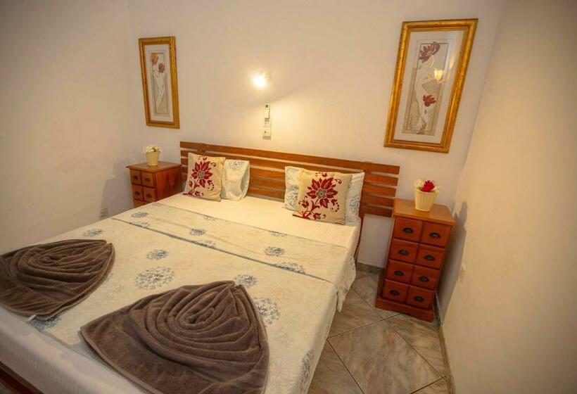 اتاق استاندارد با چشم‌انداز استخر, Arcadia Resort