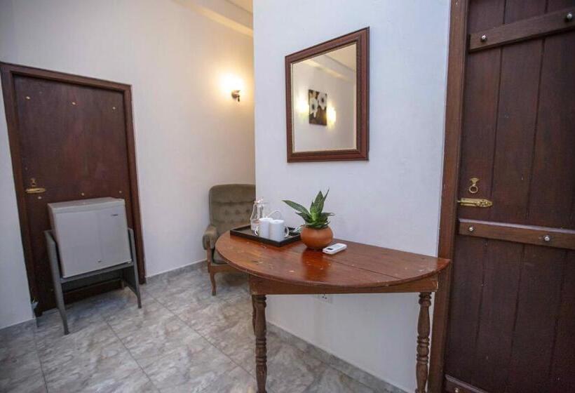 اتاق استاندارد با چشم‌انداز استخر, Arcadia Resort