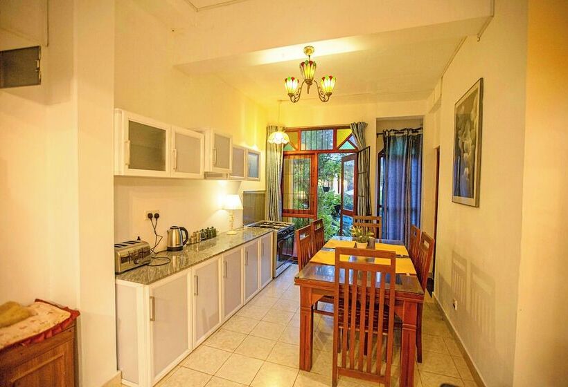 اتاق استاندارد با چشم‌انداز استخر, Arcadia Resort