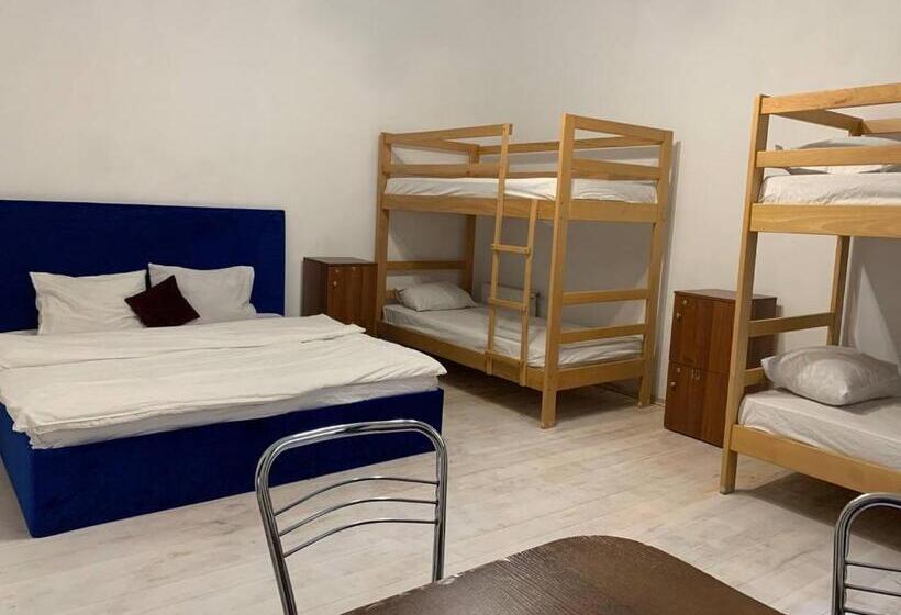 اتاق خانوادگی, Bandera Hostel