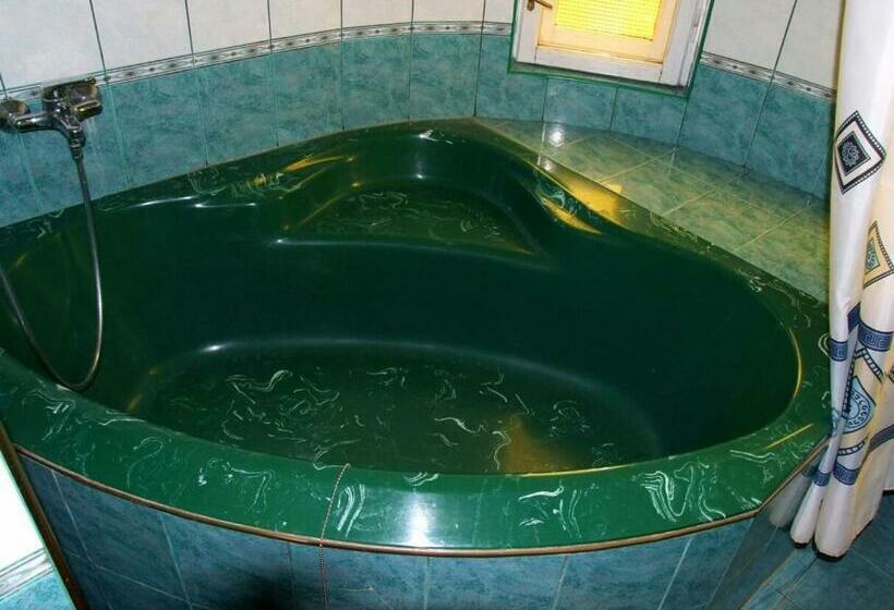 סוויטת ג'וניור, Nautilus