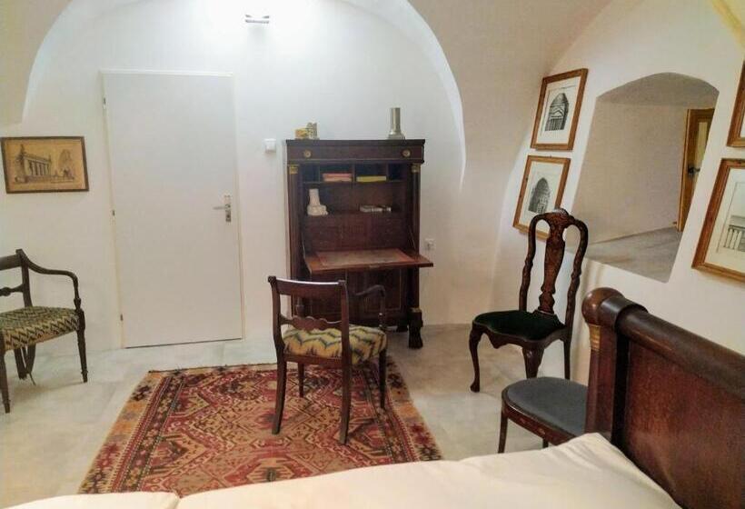 Номер Economy, Chateau Třebešice