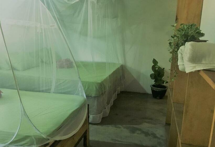 اتاق استاندارد سه نفره, Garden Cottage Arugambay