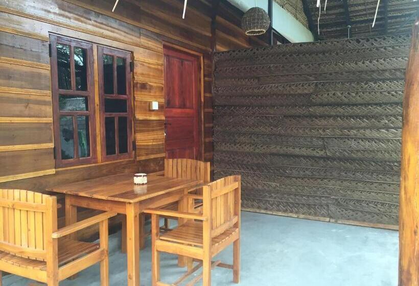 سوییت خانوادگی, Garden Cottage Arugambay