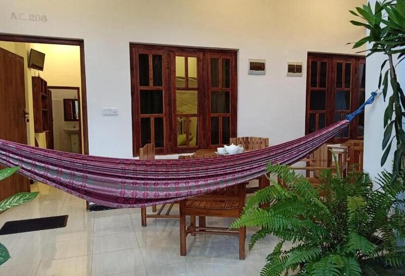 اتاق لوکس, Garden Cottage Arugambay