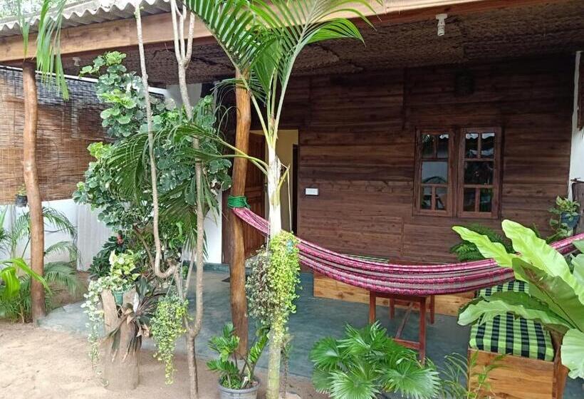 اتاق استاندارد با بالکن, Garden Cottage Arugambay