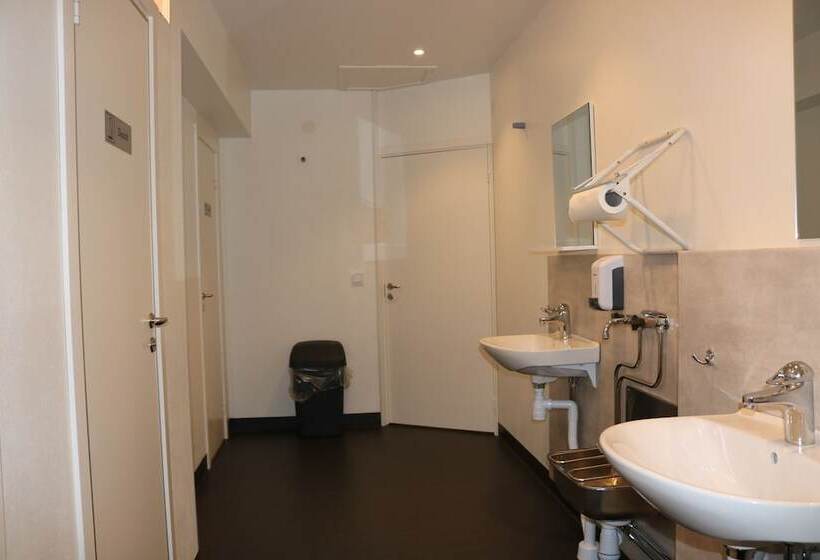 اتاق استاندارد سه نفره, Kärraton Vandrarhem   Hostel