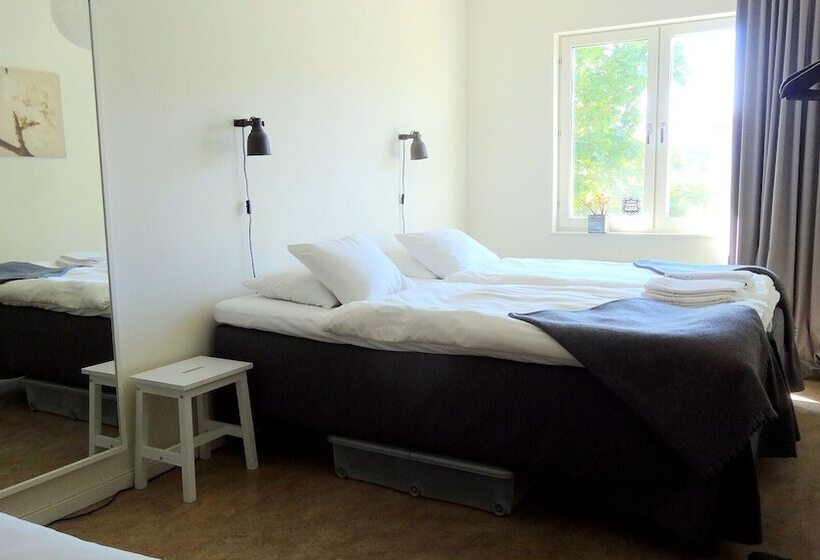 标准三人间共用浴室, Le Mat B&b Akersberga