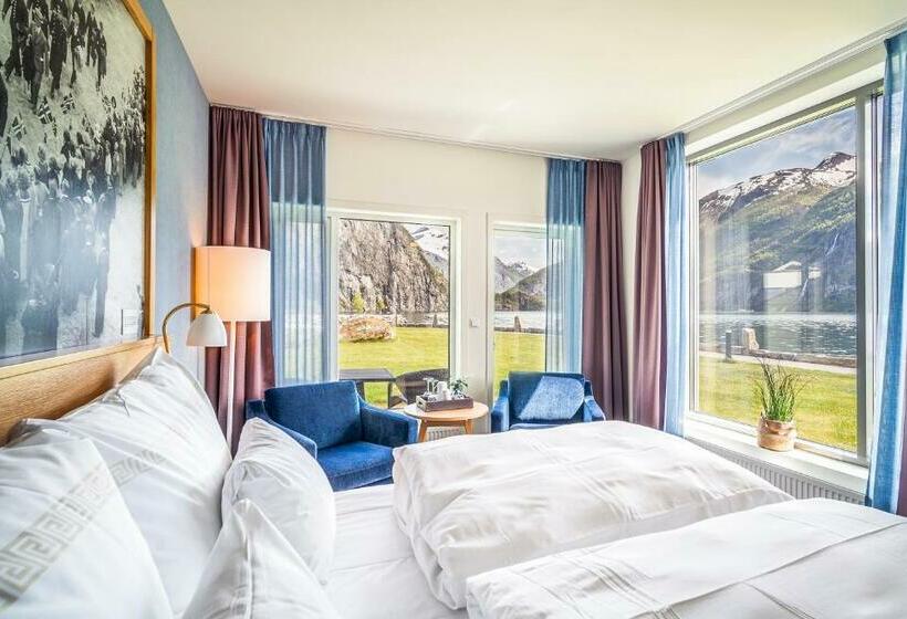 Номер Стандарт Вид на Море, Valldal Fjordhotell   By Classic Norway Hotels